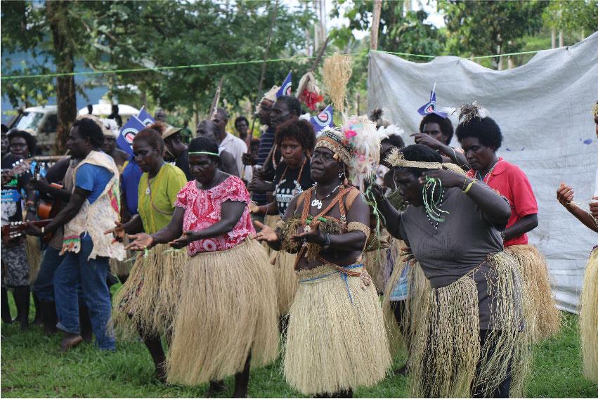 A Creative Peace workshop brought together 43 local artists who reflected on the Bougainville Peace Agreement and presented their art work to the local communities. Photo: UNDP/Serah Aupong